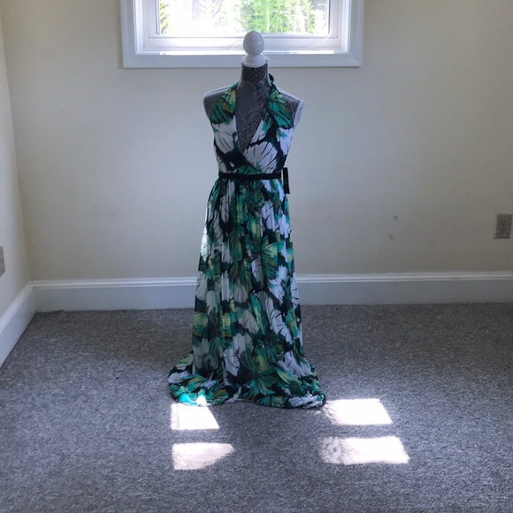 New York & Company Dresses & Skirts - 👗Gorgeous floral pleated maxi dress 👗